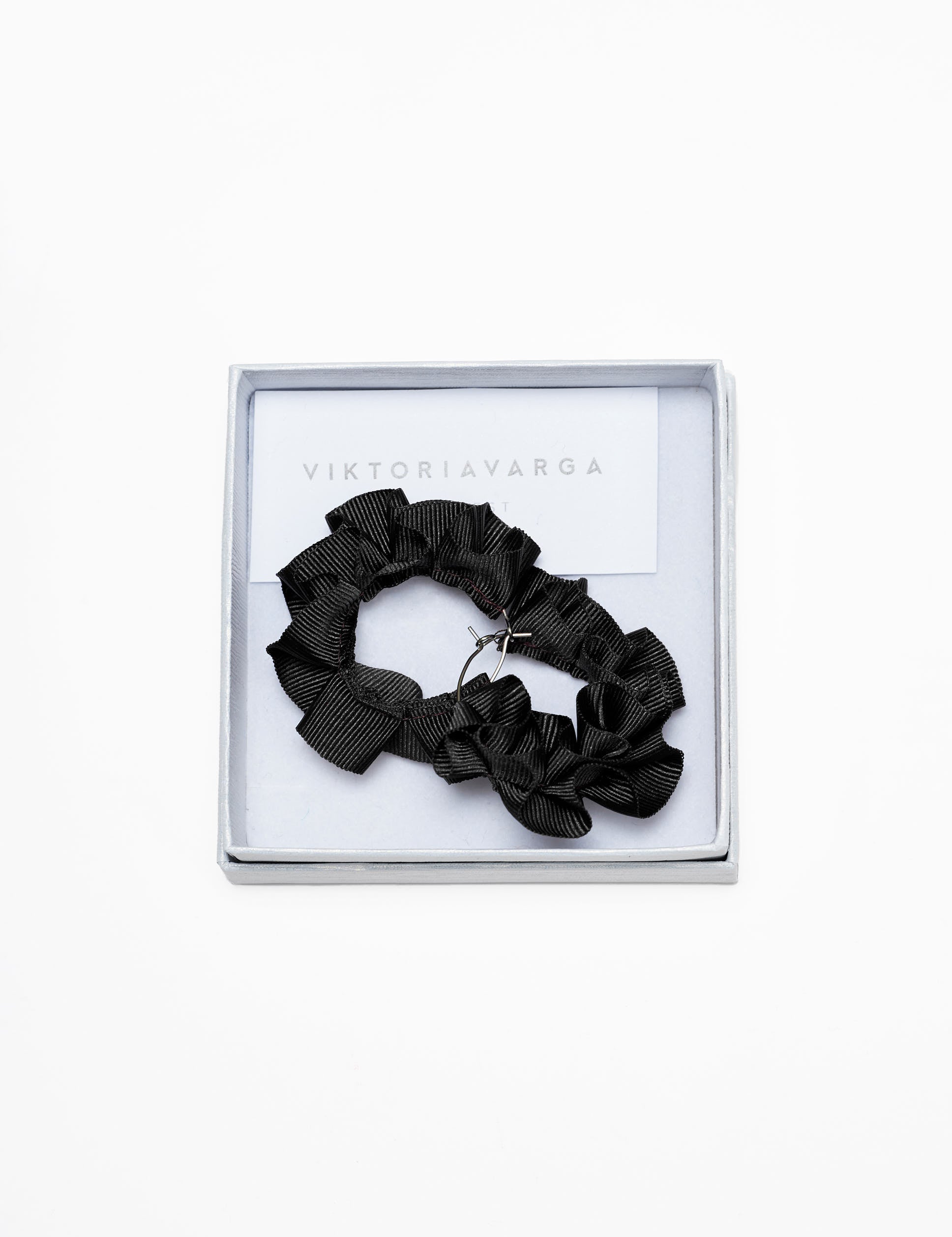 SIGNATURE RIBBONED EARRING - SMALL SILVER